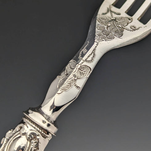 1870 年左右英國古董白色珍珠貝柄甜品餐具 8 對套裝木盒裝